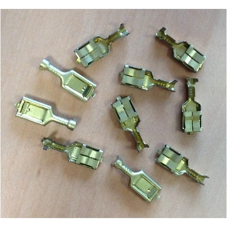 10 COSSES FEMELLES 6,4mm AVEC VERROUILLAGE ARRIERE (6080) Marque