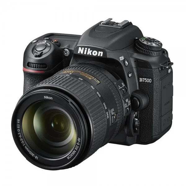 NIKON D7500 + AF-S 18-300 F/3.5-6.3 VR Seulement Aujourd'hui